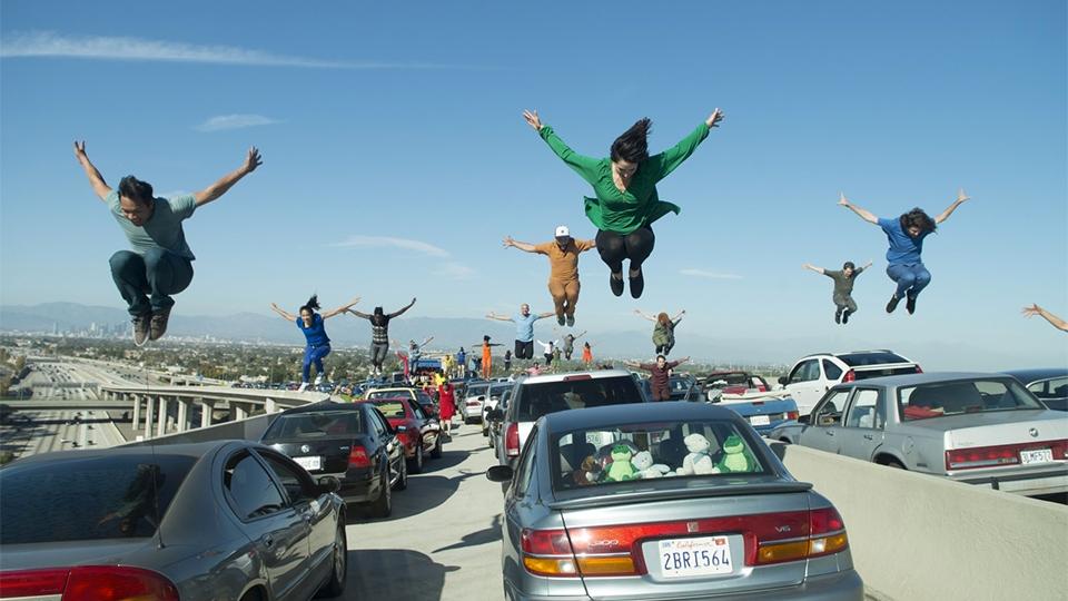 Une image contenant voiture, extérieur, sautant, air

Description générée automatiquement